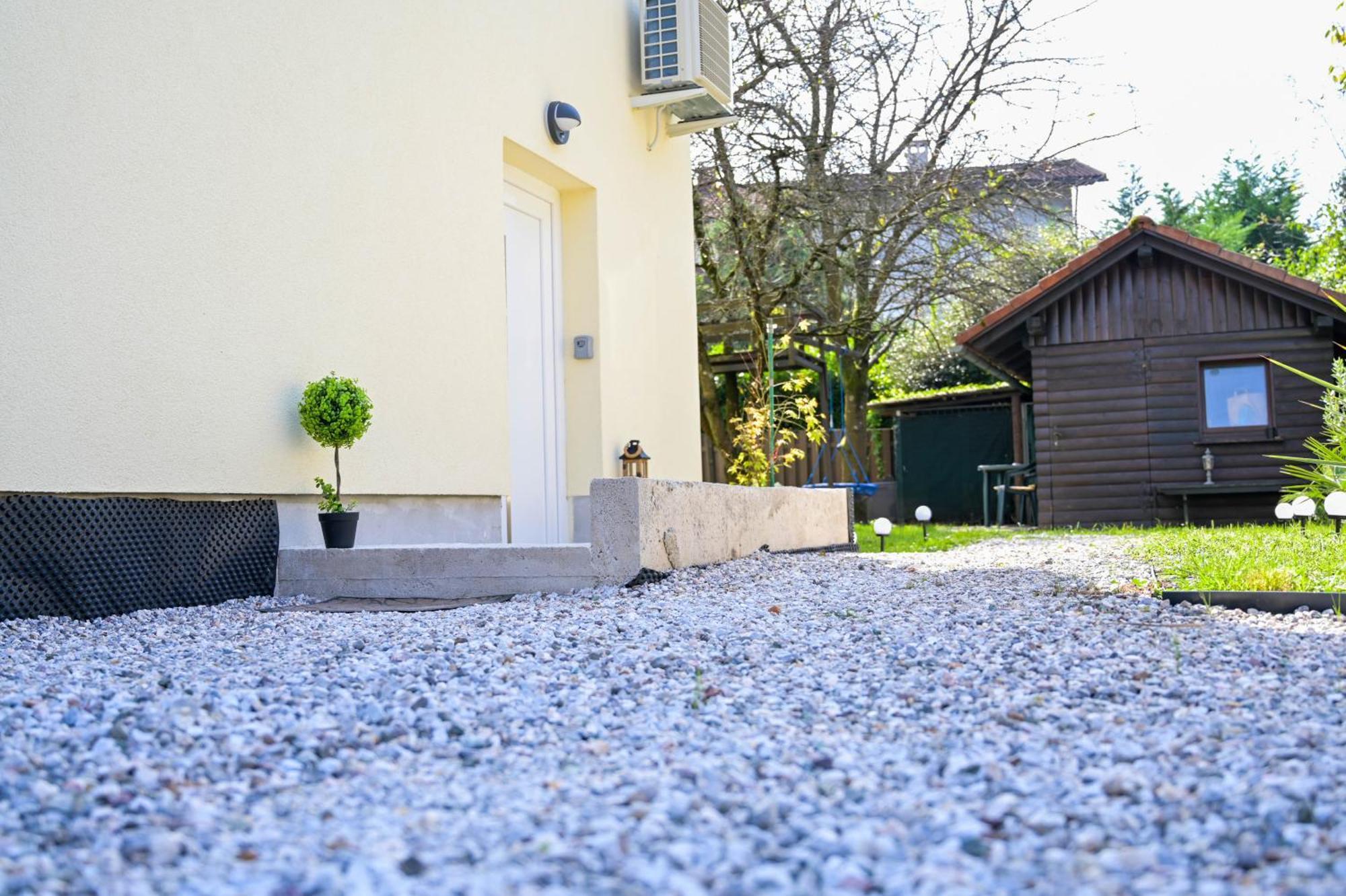 Blue Apartment With Free Parking Ljubljana Exterior photo